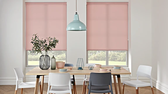 Põhjamaine kodu soosib tagasihoidlikke värve ning valge valitseb kõikjal. Viimasel ajal on puuderjad ja looduslikud toonid moodi tulnud nii mööbli puhul kui ka kodutekstiilides. Poolläbipaistev Carnival-kangas on mittepõlev.