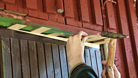 Uks võib ka lihtsalt niisama olla sedavõrd viltune, et selle parandamiseks läheb kiilproteesi vaja.