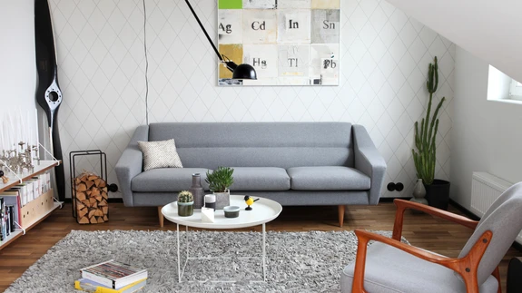 Paljud sünteetilised kangad on oluliselt lihtsamini puhastatavad ja mitmed neist mõeldud kasutamiseks ka niiskes ruumis.