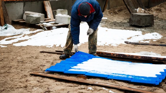 Talvel ehitamise kõige suuremaks riskiks on pinnasetööde tegemine ja vundamendi ehitamine keset talve.
